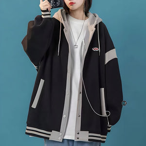 Áo khoác nhẹ Hàn Quốc varsity phong cách rộng rãi, với túi lớn và mũ trùm, dành cho tín đồ thời trang streetwear hiện đại