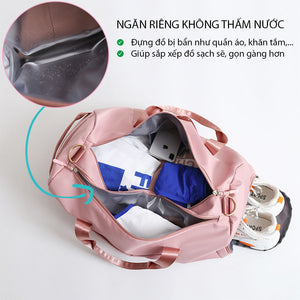 Túi duffle nhẹ bền, màu hồng thời trang cá tính, vải dù nylon chắc chắn, giúp bạn dễ dàng mang theo trong các chuyến đi ngắn