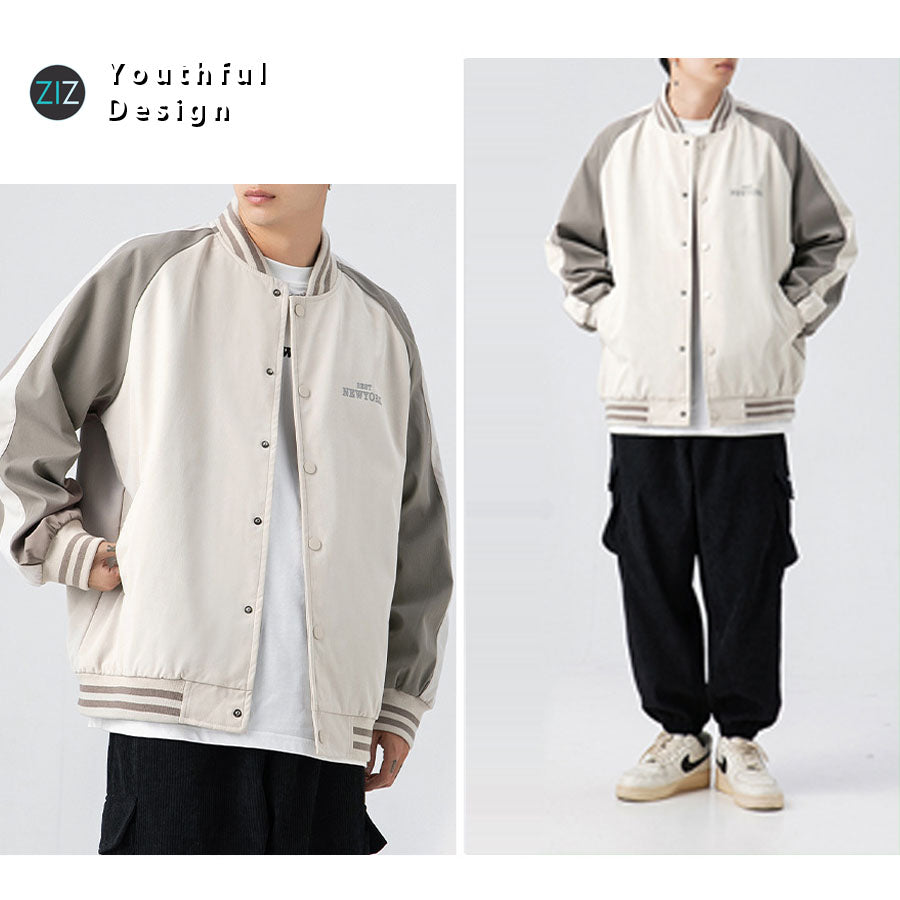 Áo varsity jacket với gam màu kem-xám nhẹ nhàng, thiết kế cúc bấm và bo viền cổ tay, thích hợp phong cách casual trẻ trung