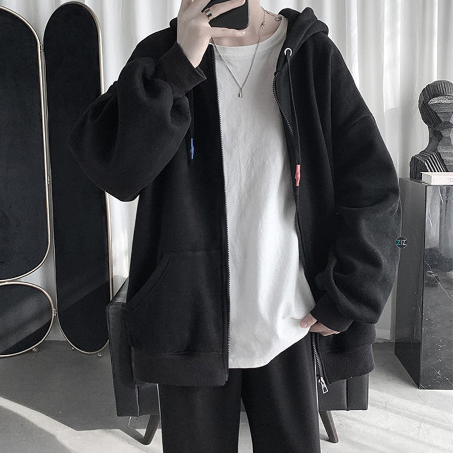 Hoodie đen dáng oversized, thời trang phong cách đường phố phù hợp nam và nữ, áo có mũ trùm lớn, bo nhẹ ở tay áo và gấu áo