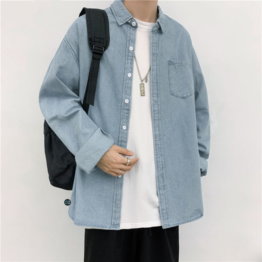 Áo Denim Nam Nữ oversize màu xanh nhạt, thiết kế cổ bẻ, tay dài, phù hợp phối đồ phong cách casual và streetwear năng động