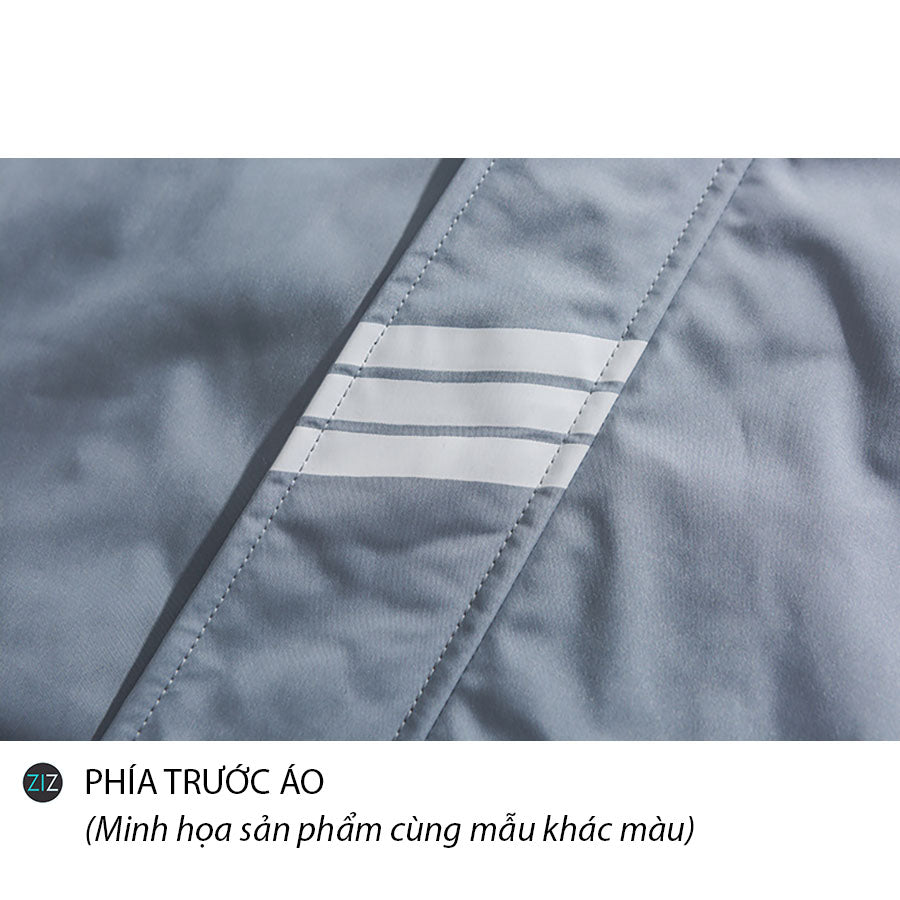 Áo khoác phong cách Hàn Quốc dáng rộng, chi tiết sọc trắng phía trước áo tạo sự trẻ trung nổi bật, thiết kế casual năng động