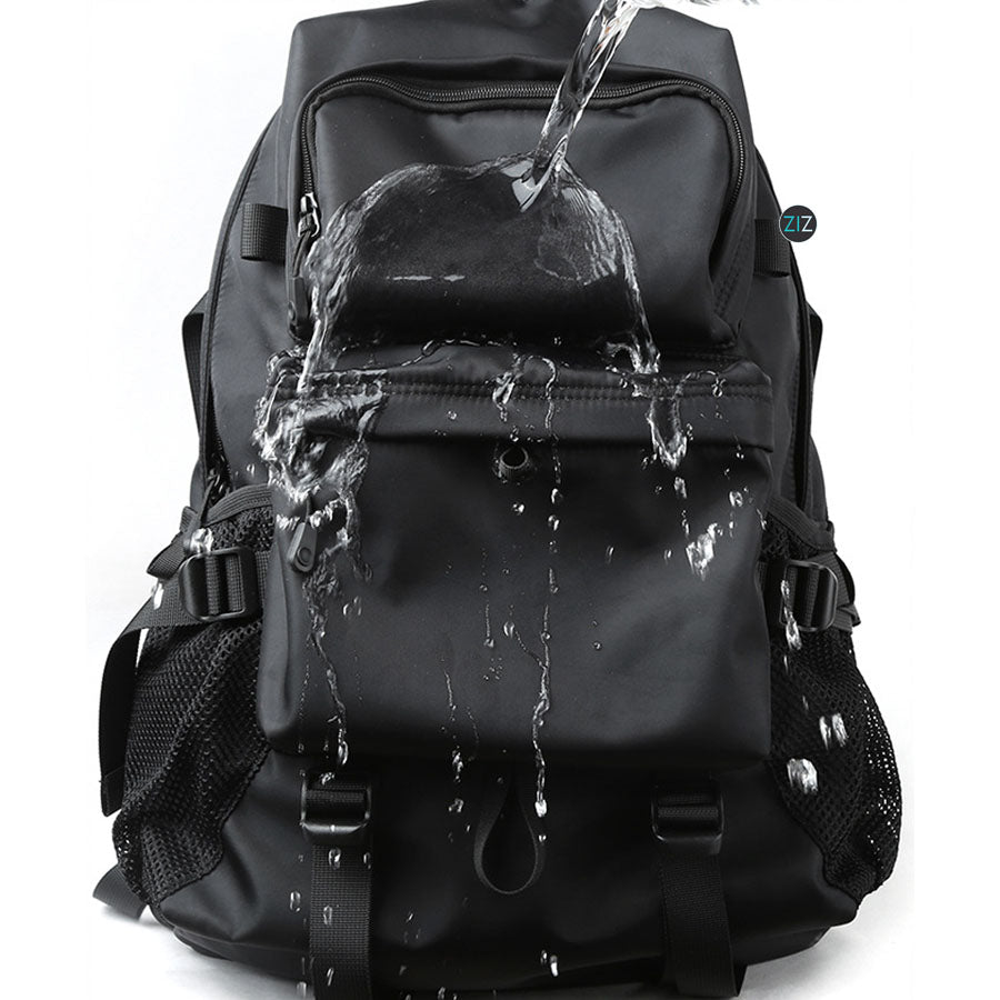 Chất liệu vải oxford chống thấm, nhiều túi phụ đa năng, cặp xách mang lại sự tiện lợi tối ưu cho đi học, du lịch, công tác