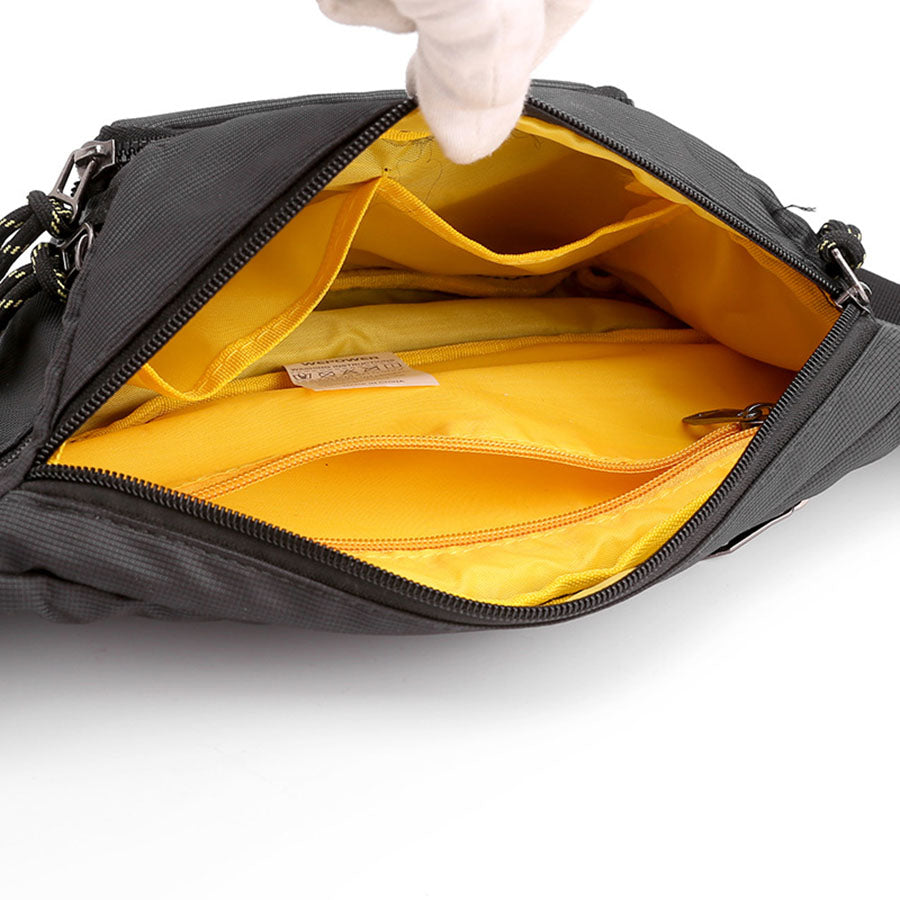 Thiết kế túi đeo chéo nhỏ gọn, vừa đủ cho các vật dụng hàng ngày, là lựa chọn lý tưởng cho cuộc sống năng động của bạn