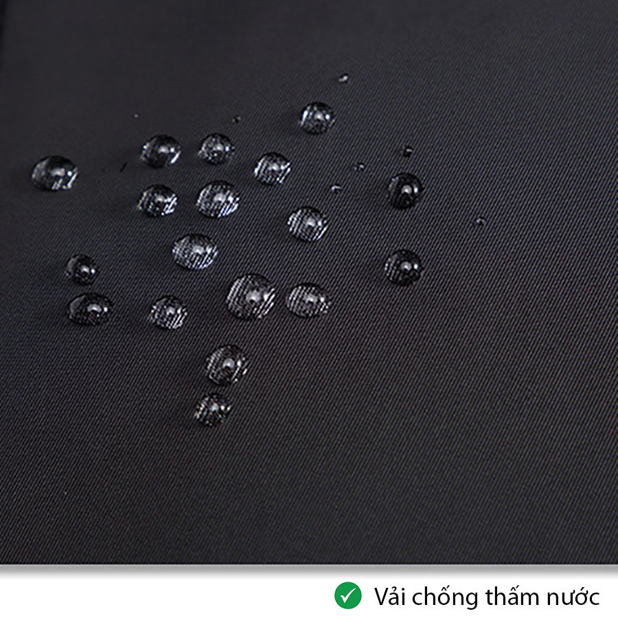 Chất liệu chống thấm nước của túi đeo chéo giúp bảo vệ an toàn các thiết bị điện tử như điện thoại, laptop, ipad