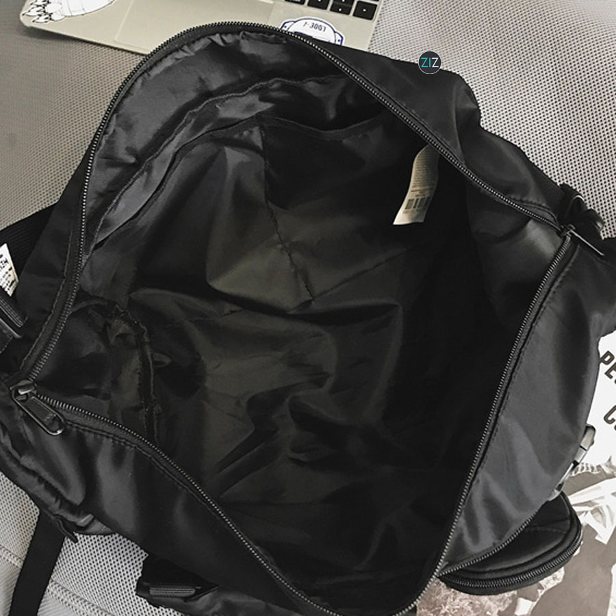 Thiết kế túi vải đeo chéo năng động, dây đeo điều chỉnh, nhiều ngăn chứa tiện ích, phù hợp cho phong cách trẻ trung, cá tính