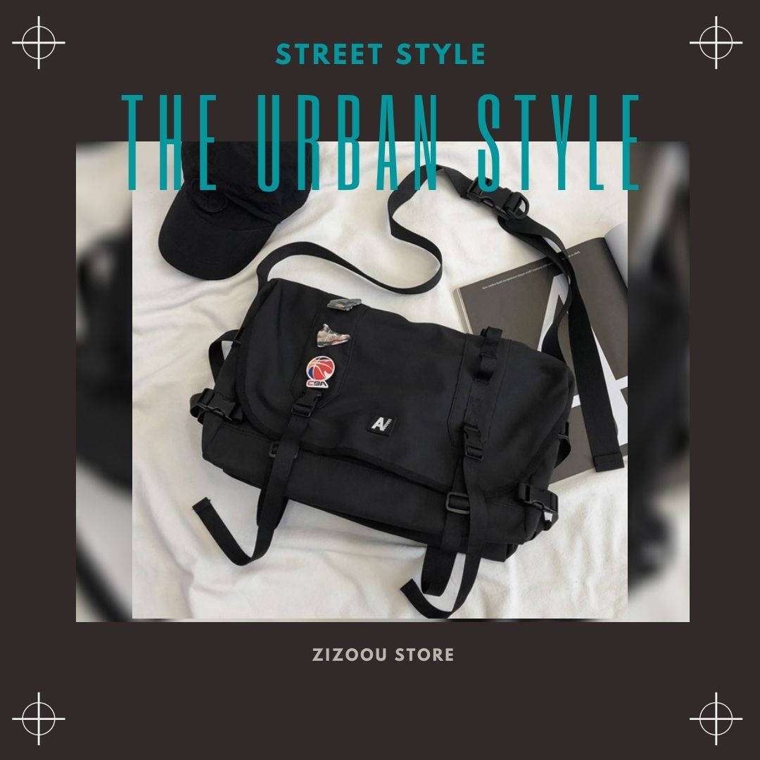 Túi đeo vai phong cách đường phố, màu đen dễ phối, đính kèm huy hiệu, phù hợp các hoạt động đi học, đi làm, đi chơi, du lịch