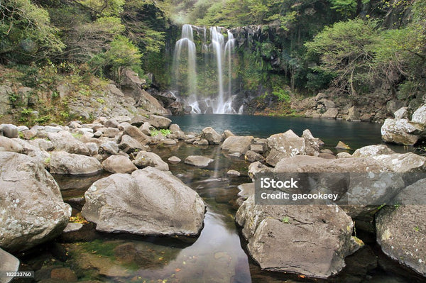 Thác nước Cheonjeyeon Jeju - Du lịch Hàn Quốc